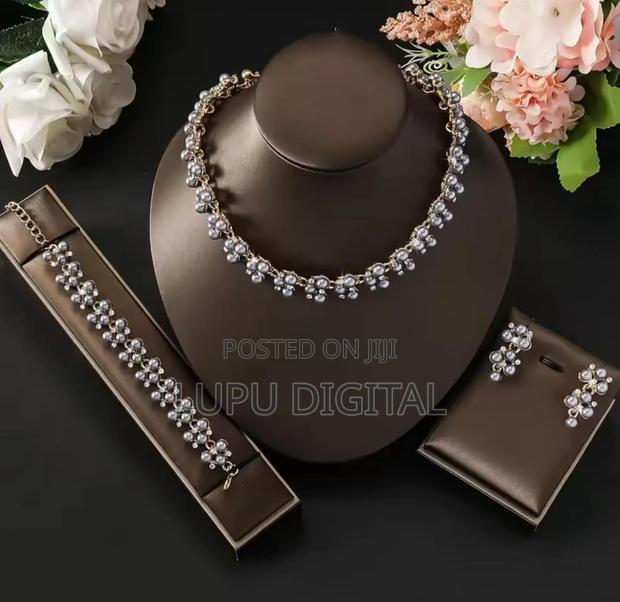 4 Pc Brilliant Matching Jewellery Set - thumbnail 3