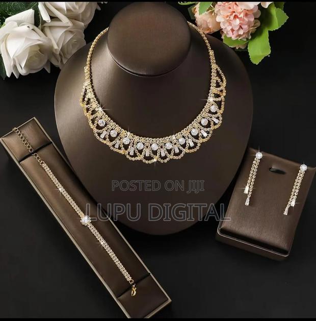 4 Pc Brilliant Matching Jewellery Set - thumbnail 4