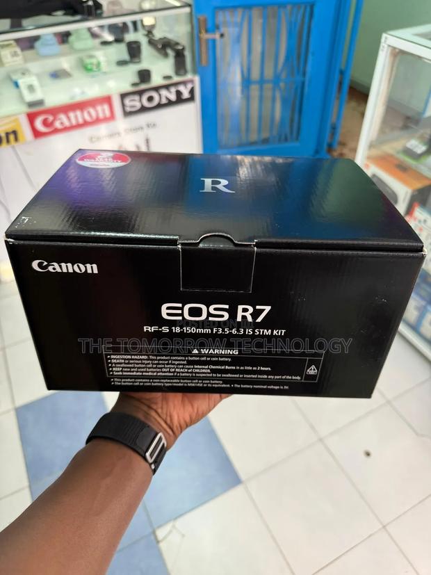 Canon Eos R7 With Rf 18-150mm Lens - thumbnail 3