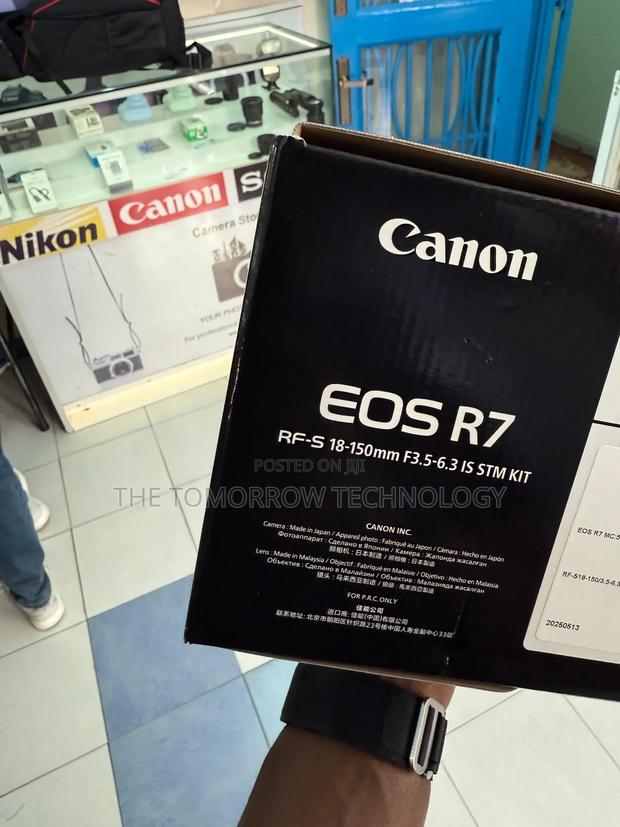 Canon Eos R7 With Rf 18-150mm Lens - thumbnail 5