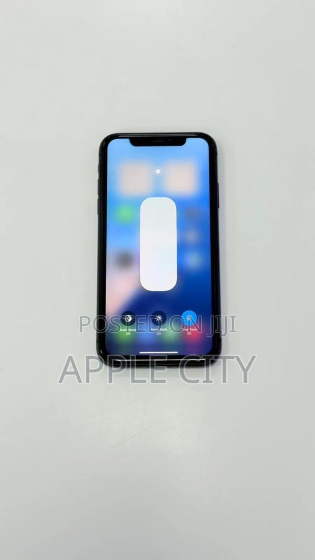 Apple iPhone 11 64 GB Black - main view