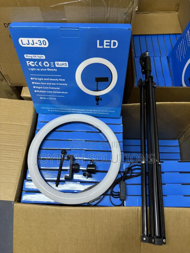 12inch Ring Fill Light With a Tripod Stand 12inches Diameter - thumbnail 2