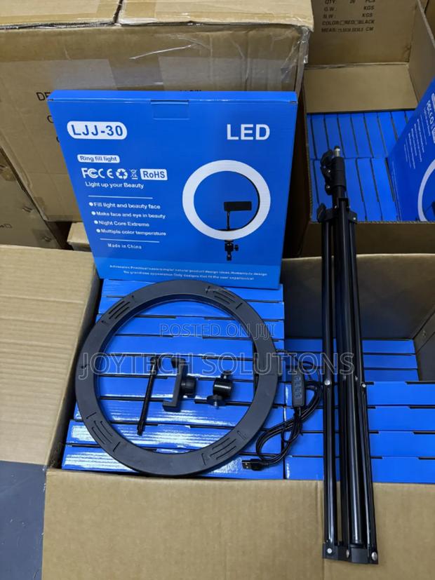 12inch Ring Fill Light With a Tripod Stand 12inches Diameter - thumbnail 3