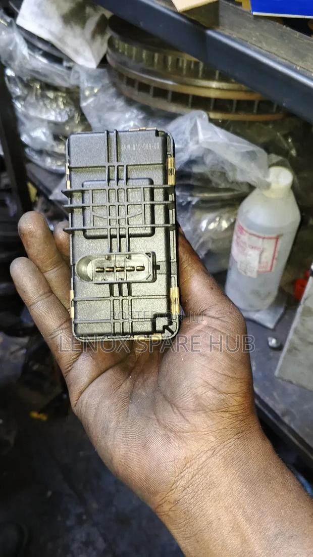 Nv350 Turbo Motor/Actuator - thumbnail 2