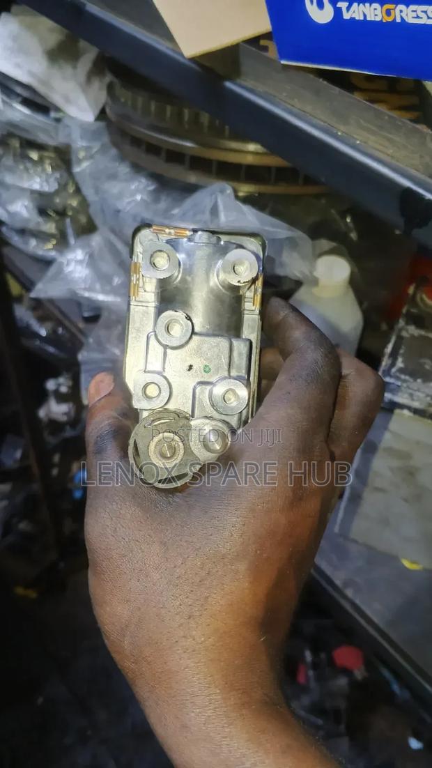 Nv350 Turbo Motor/Actuator - thumbnail 3