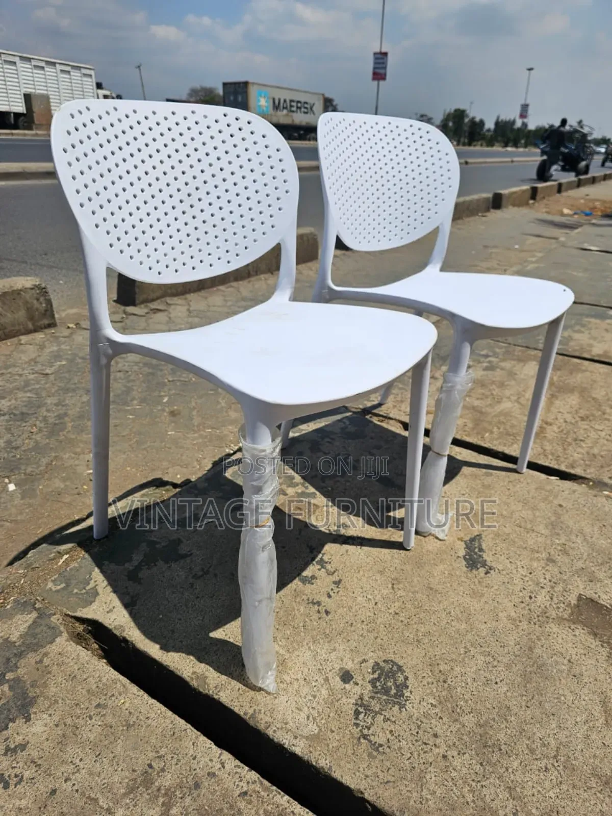 Classy Plastic Chair R112