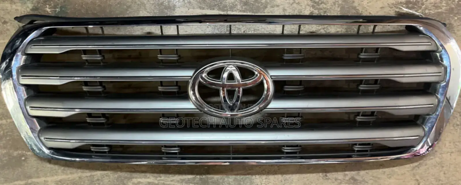Toyota Landcruiser V8 200 Series Grill