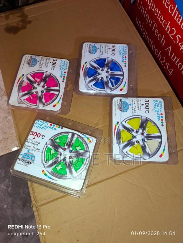 Protective Nut Covers Universal Car Wheel Accessory - main view