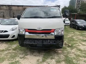 Toyota HiAce 2018 Off white