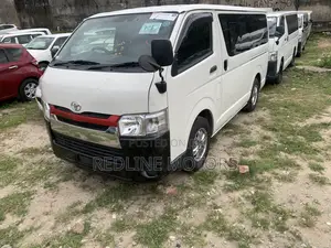 Toyota HiAce 2018 Off white