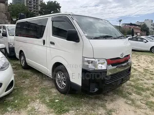 Toyota HiAce 2018 Off white