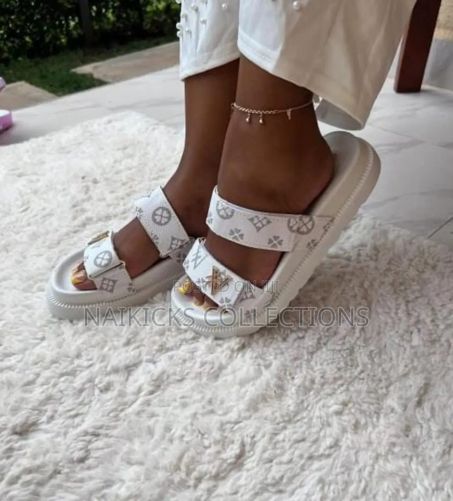 Lv Sandals