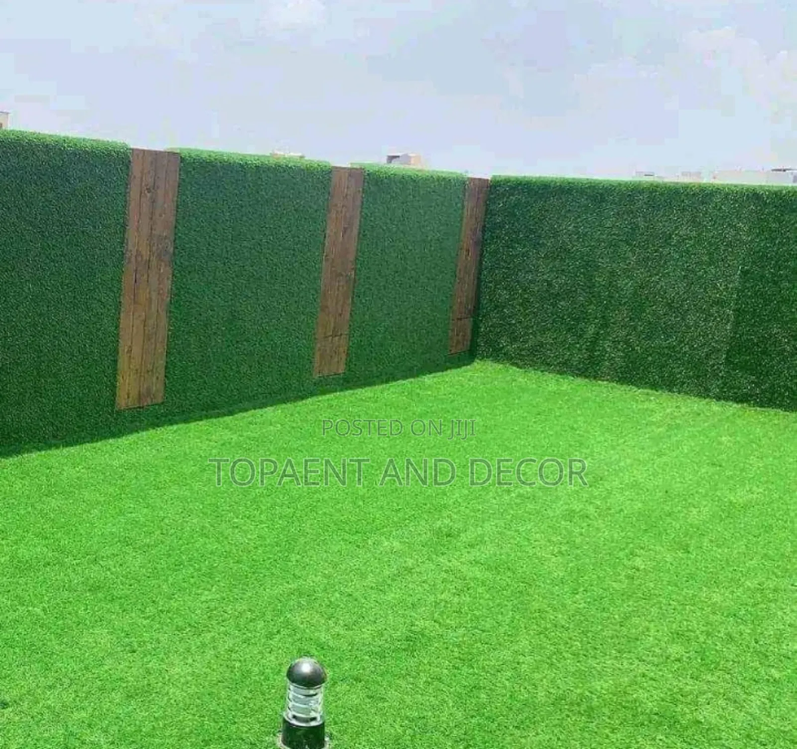 Decorative Green Turf Ideal for Events and Landscaping