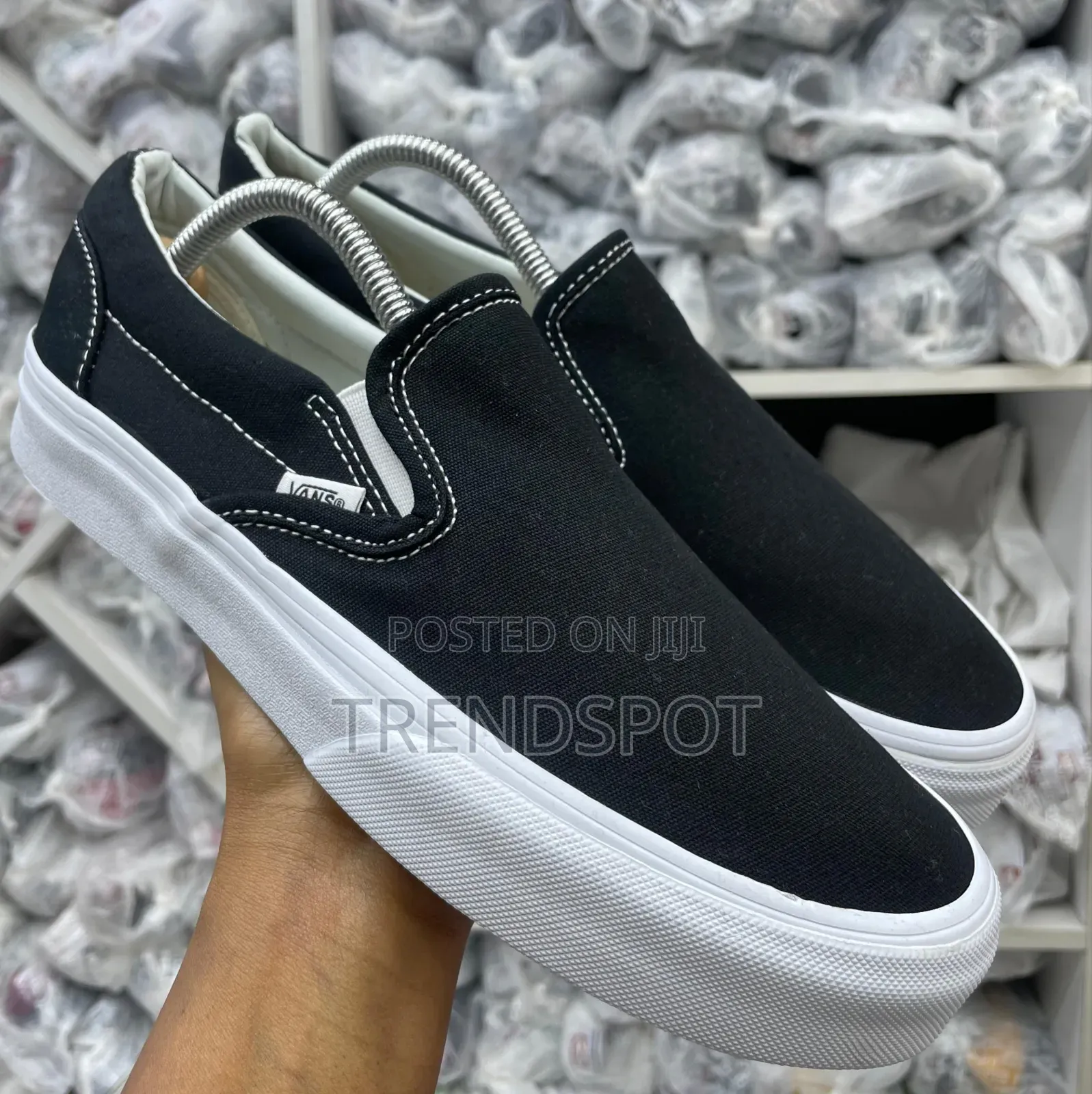 Laceless Vans 
Size 38_45
