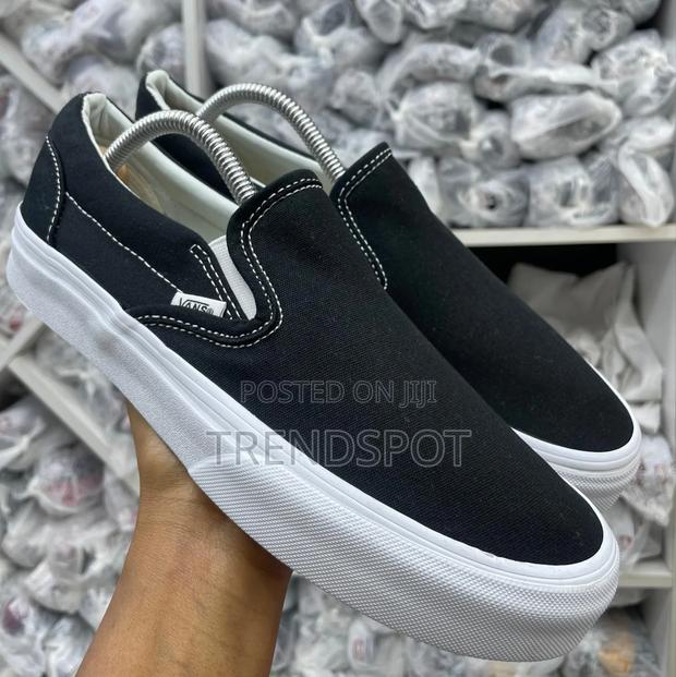Laceless Vans 
Size 38_45