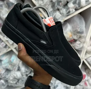 Laceless Vans 
Size 38_45