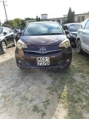 Toyota Ractis 1.5 FWD 2012 Maroon