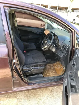 Toyota Ractis 1.5 FWD 2012 Maroon
