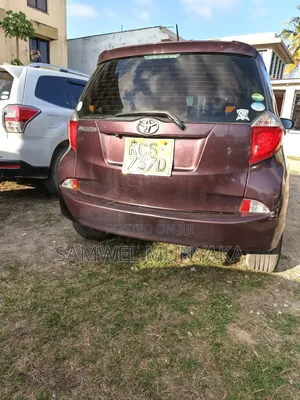 Toyota Ractis 1.5 FWD 2012 Maroon
