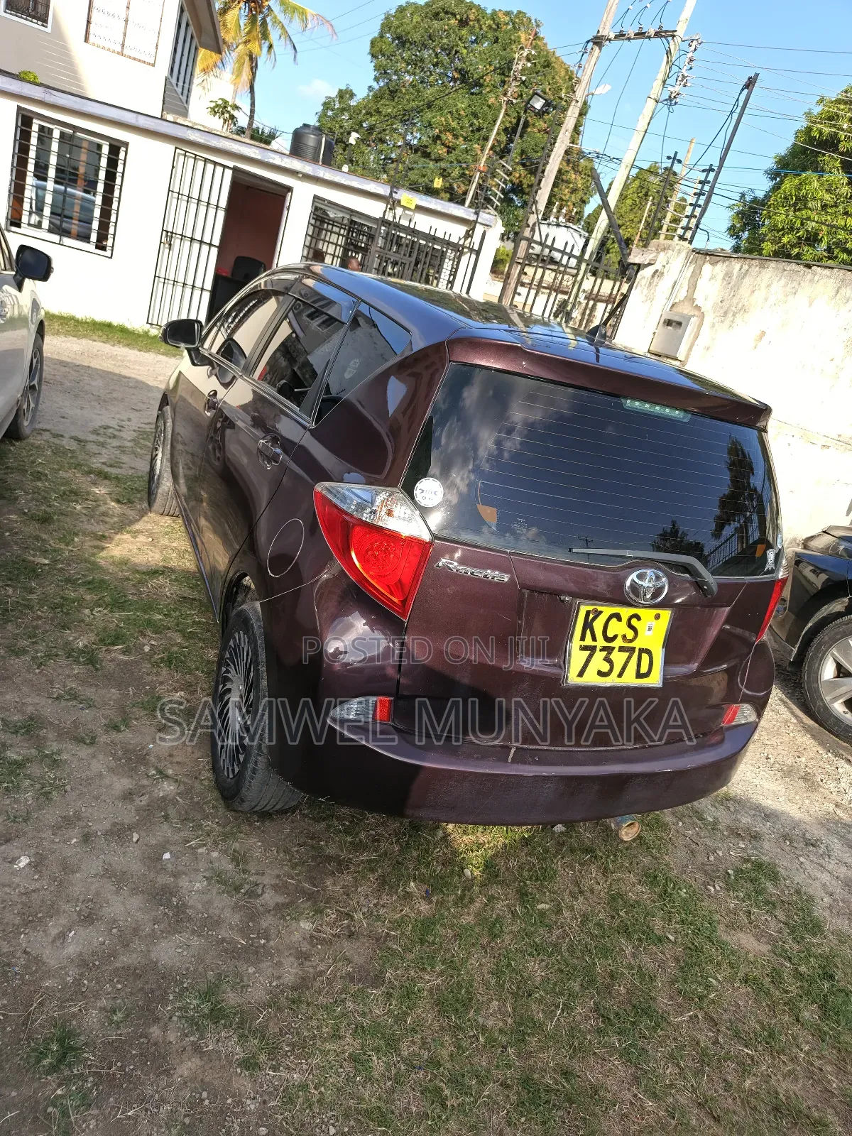 Toyota Ractis 1.5 FWD 2012 Maroon