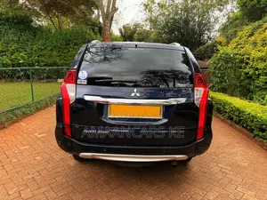 Mitsubishi Pajero Sport Exceed 2016 Blue