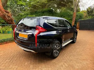 Mitsubishi Pajero Sport Exceed 2016 Blue