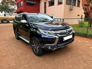 Mitsubishi Pajero Sport Exceed 2016 Blue