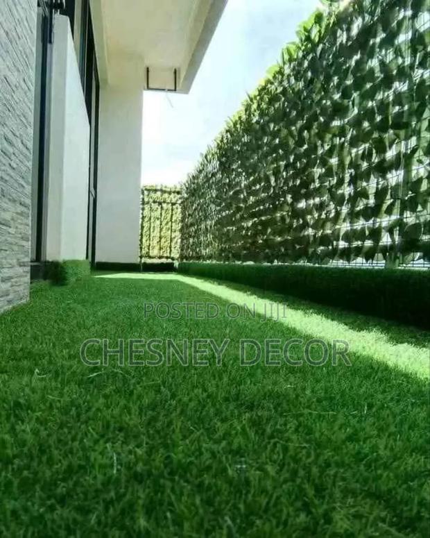 Comfortable Grass Carpet  And Privacy Fence Decor