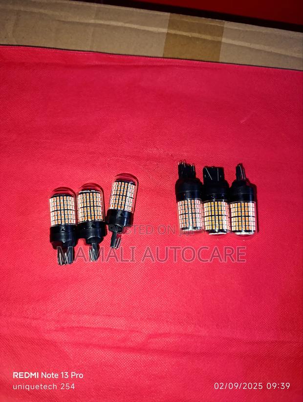 Capless Led Lights 2 PCS /Universal Reverse Parking Indicator Bulbs
