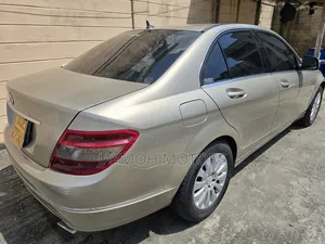 Mercedes-Benz C250 2011 Gold
