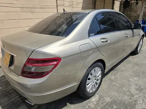Mercedes-Benz C250 2011 Gold
