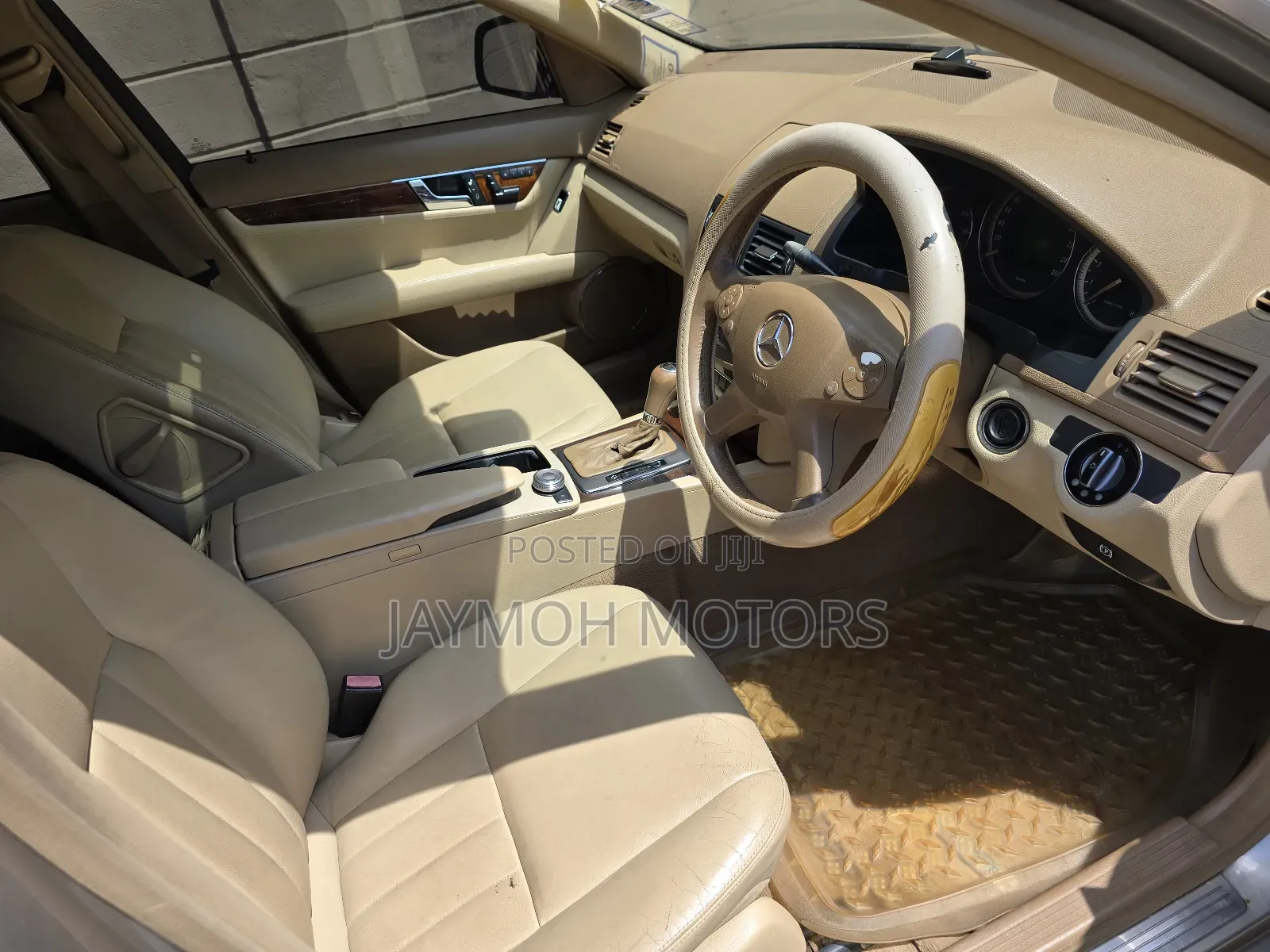 Mercedes-Benz C250 2011 Gold