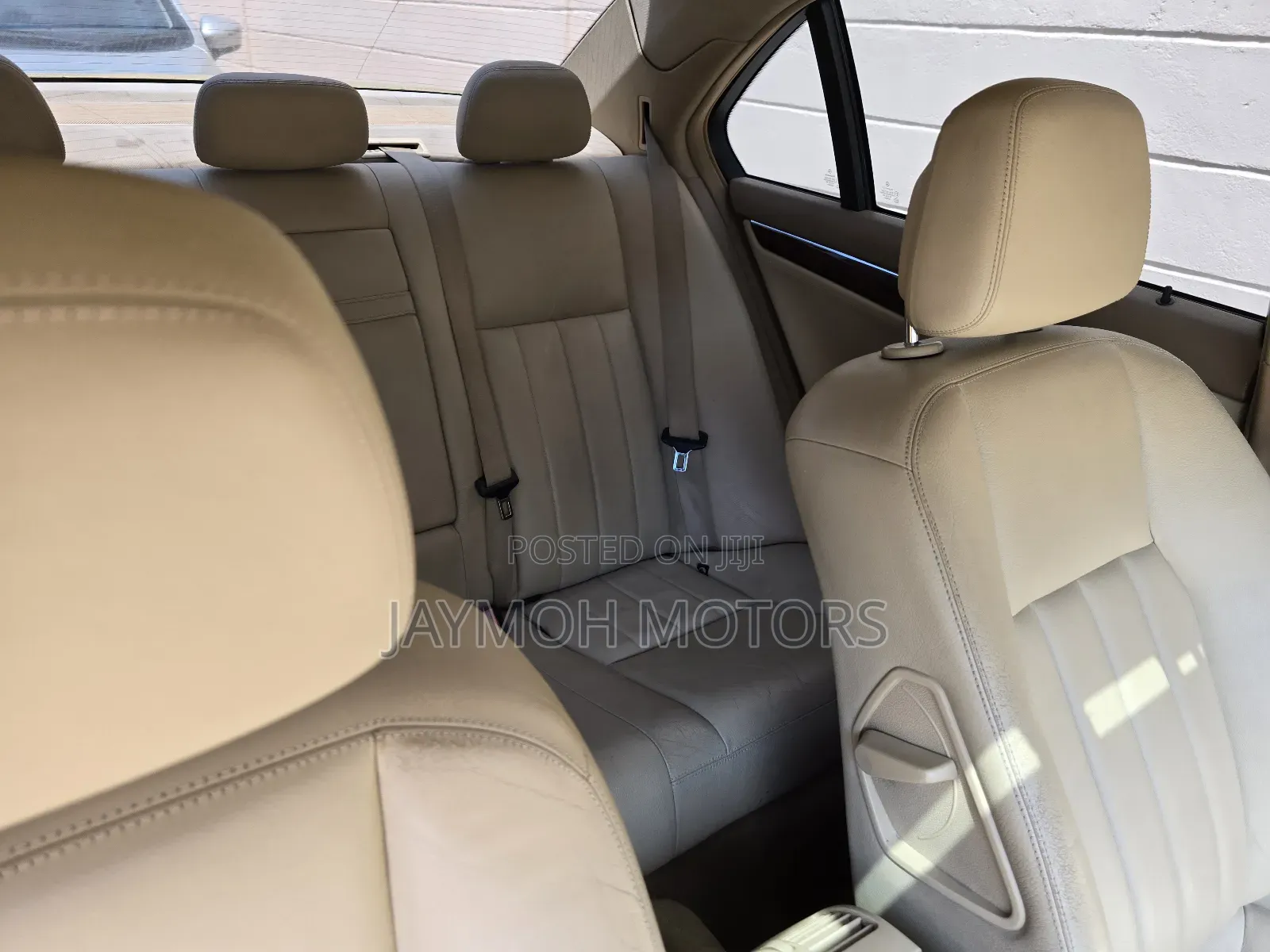 Mercedes-Benz C250 2011 Gold