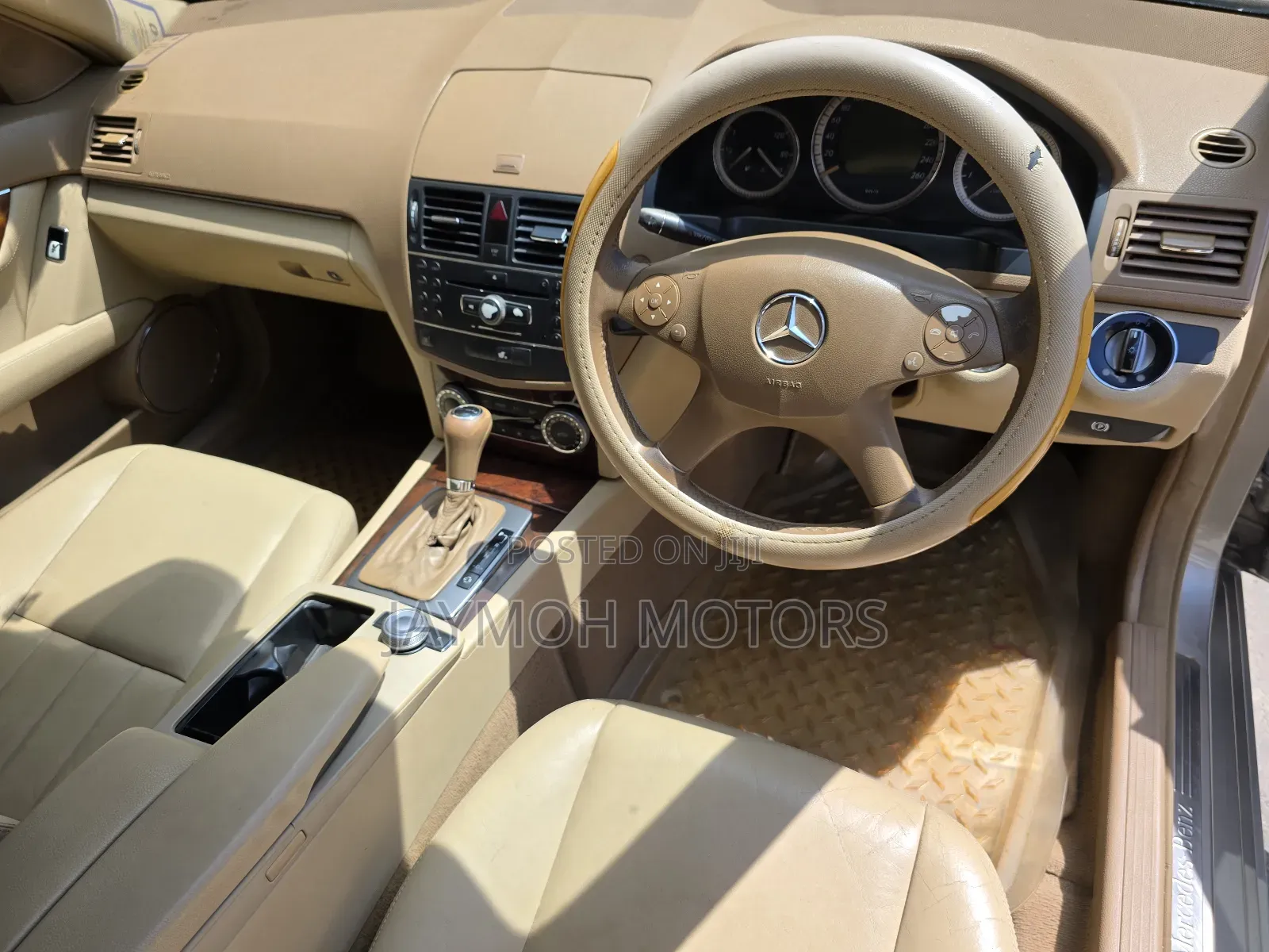 Mercedes-Benz C250 2011 Gold