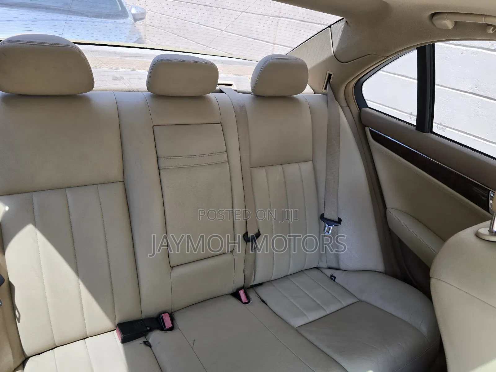 Mercedes-Benz C250 2011 Gold