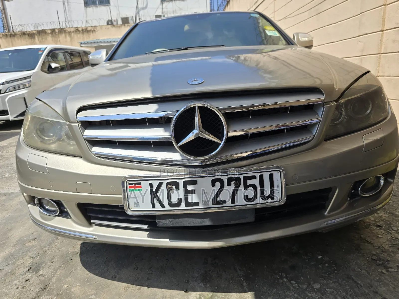 Mercedes-Benz C250 2011 Gold