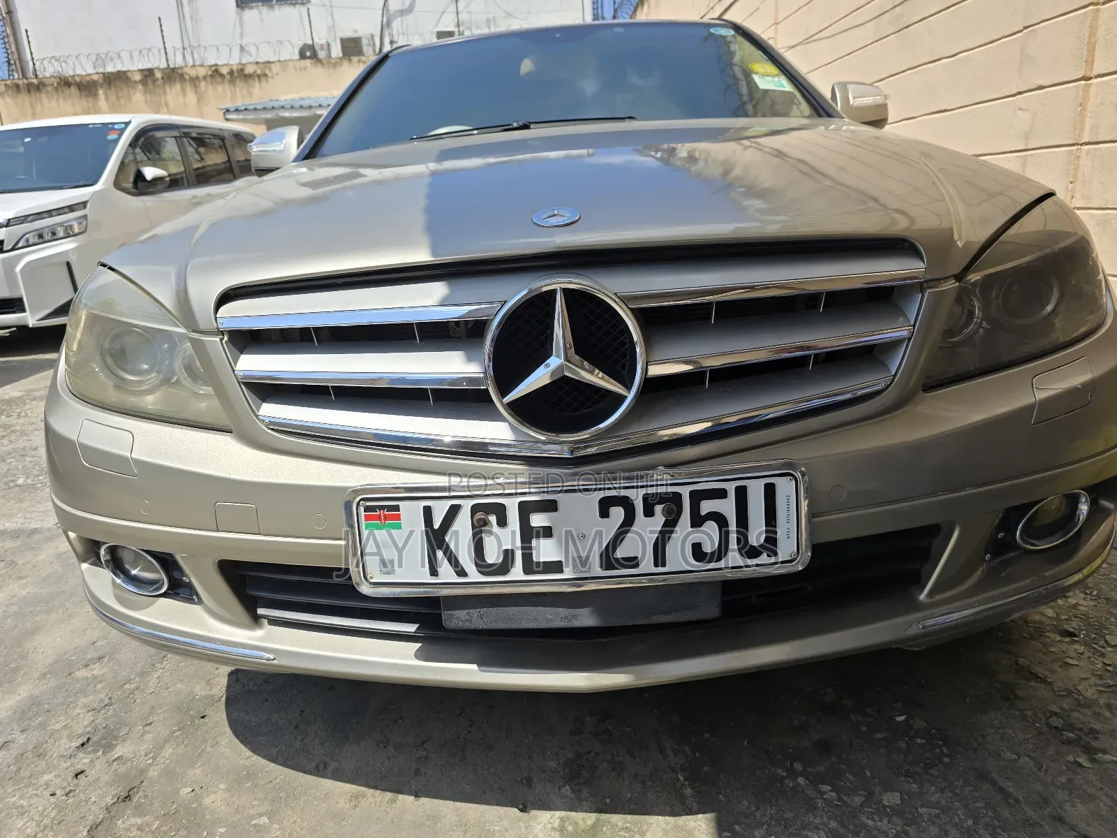 Mercedes-Benz C250 2011 Gold