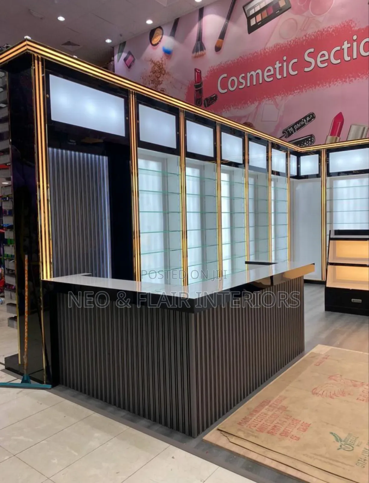 Glass Shop Display Unit