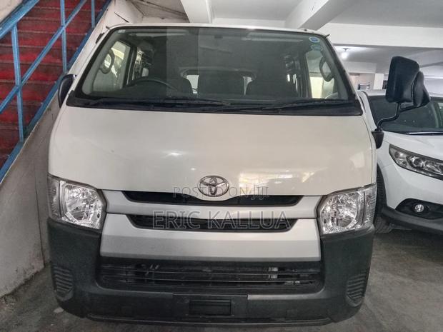Toyota HiAce 2018 White