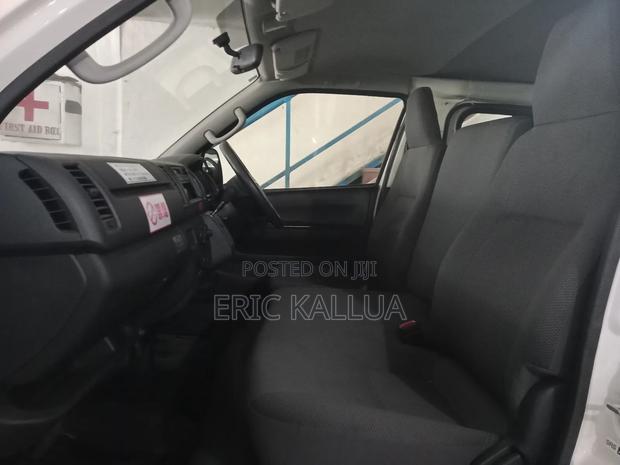 Toyota HiAce 2018 White - thumbnail 2