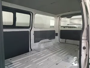 Toyota HiAce 2018 White