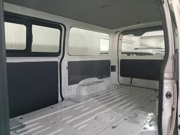 Toyota HiAce 2018 White - thumbnail 3