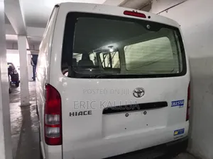 Toyota HiAce 2018 White
