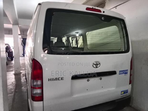 Toyota HiAce 2018 White - thumbnail 4