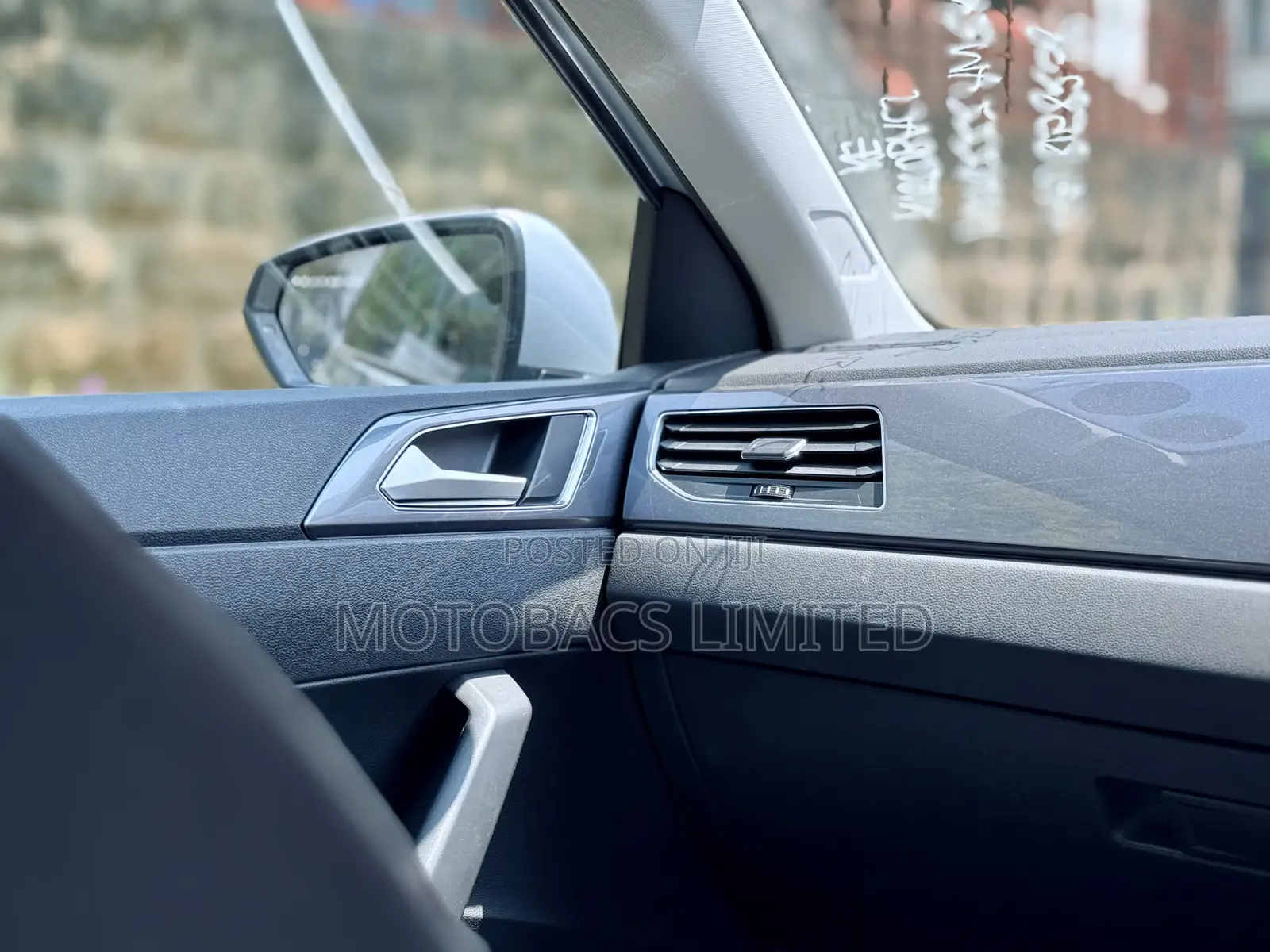Volkswagen Polo 2018 Silver
