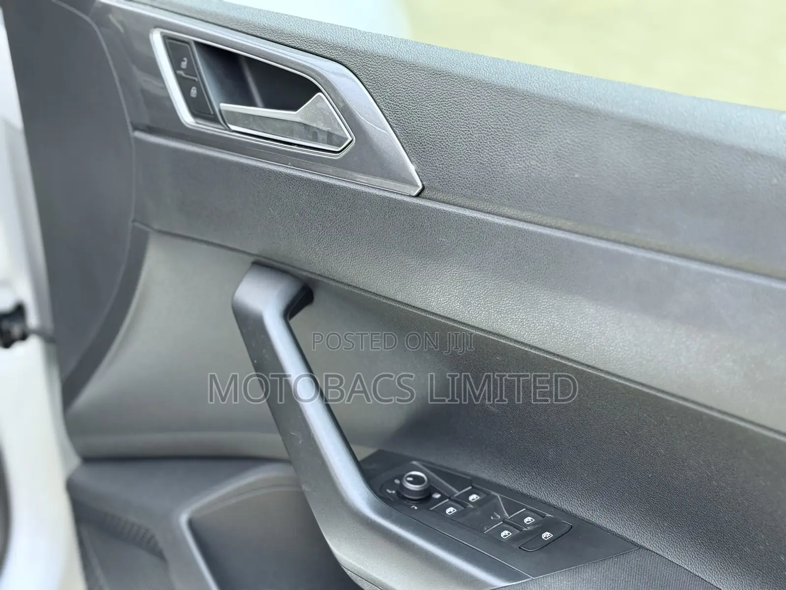 Volkswagen Polo 2018 Silver