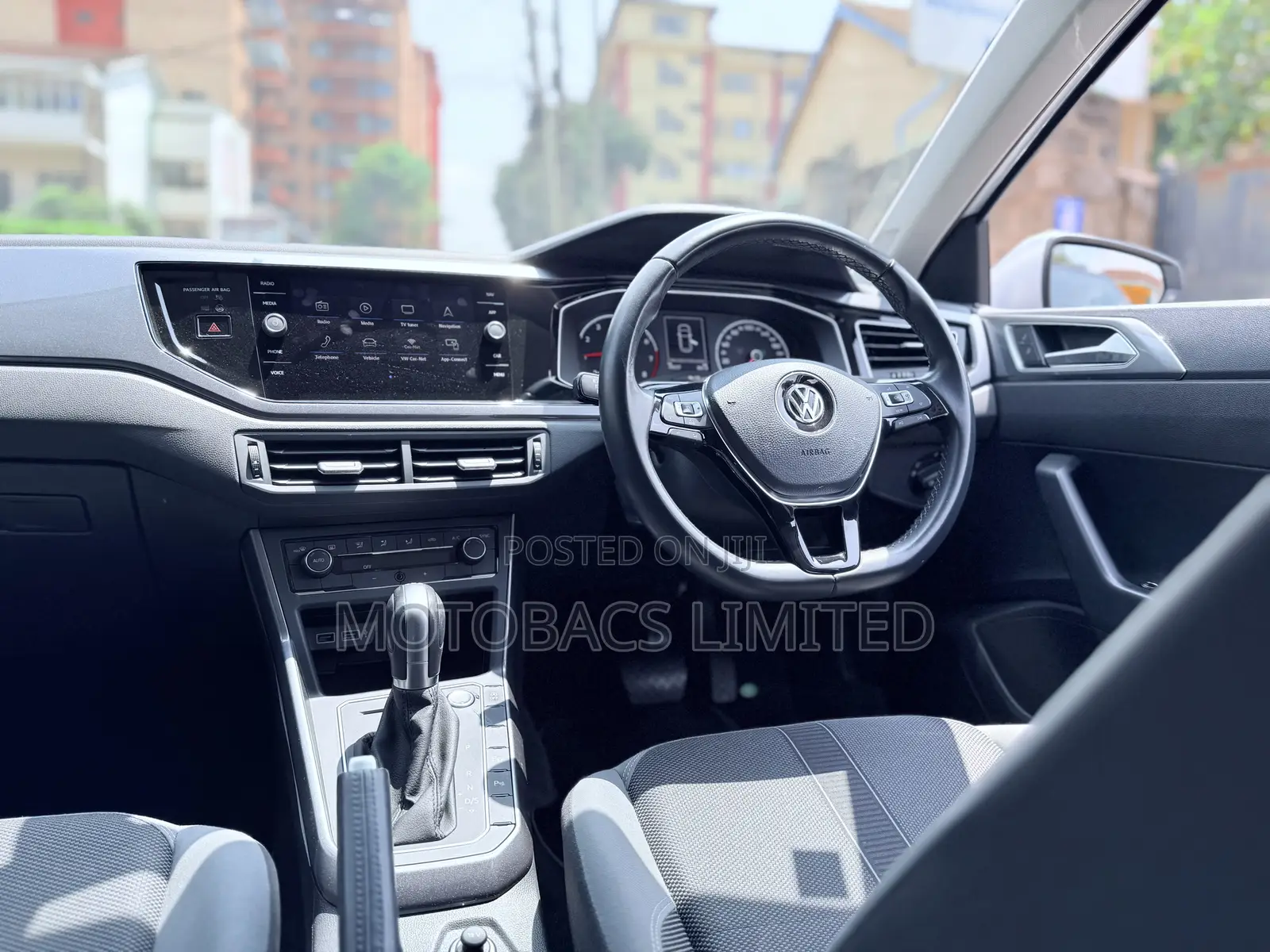 Volkswagen Polo 2018 Silver