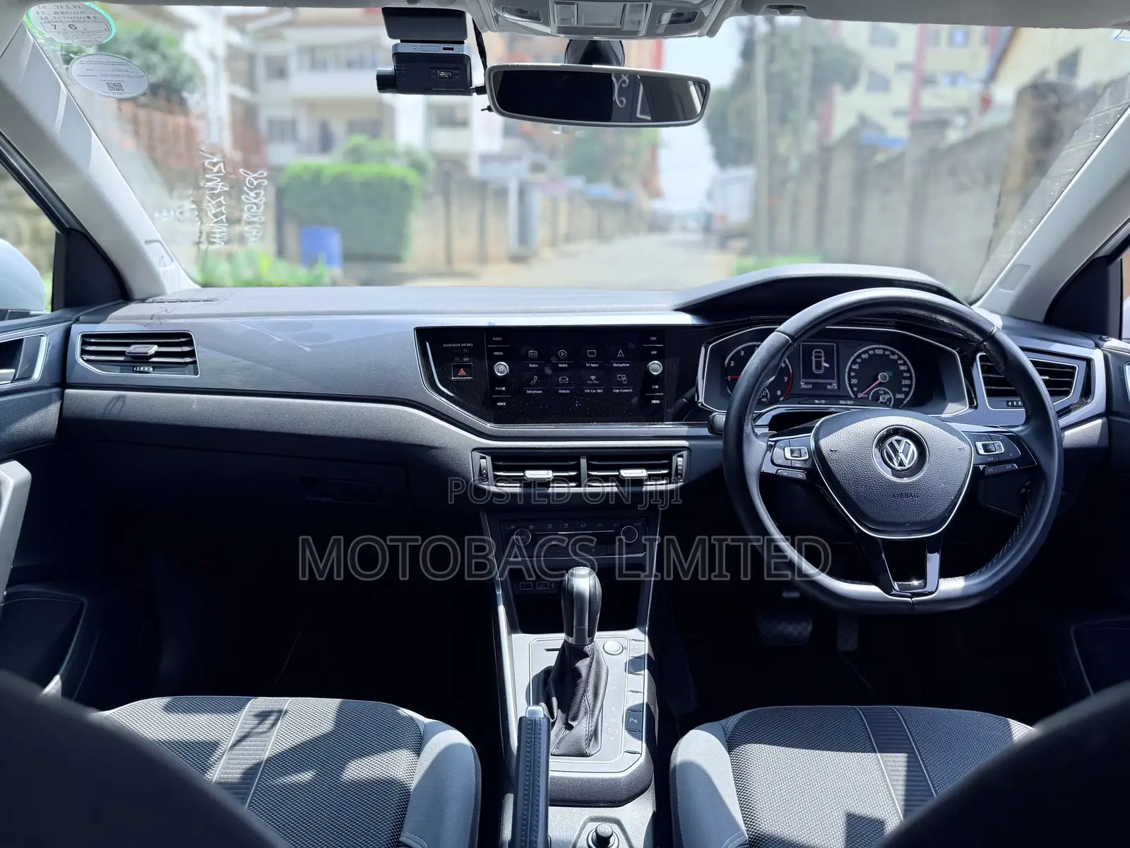 Volkswagen Polo 2018 Silver