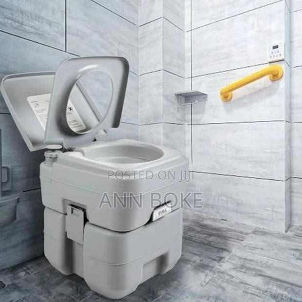 *20l Portable Toilet With Flushing