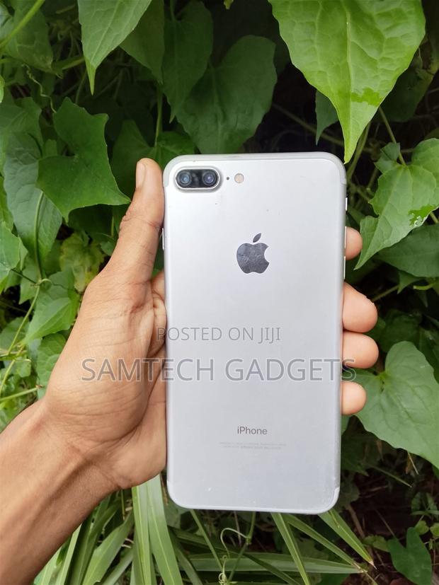 Apple iPhone 7 Plus 32 GB Gray - main view